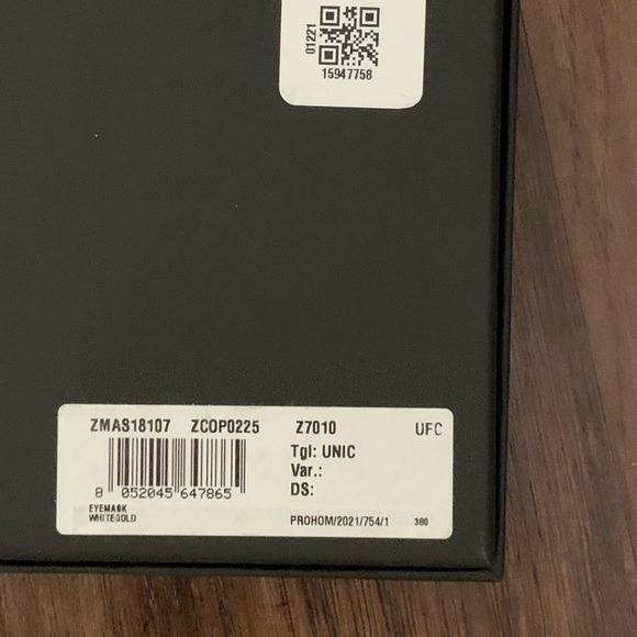 Versace Medusa Amplified Eye mask - Picture 15 of 15